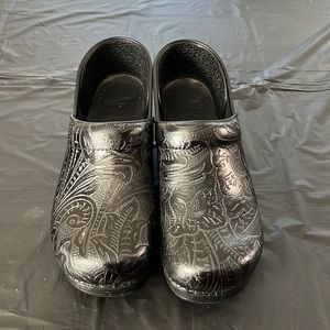 Dansko nursing clogs never worn size 9